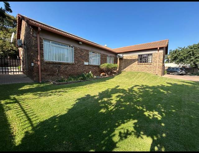 4 BEDROOM HOUSE FOR SALE IN THE REEDS